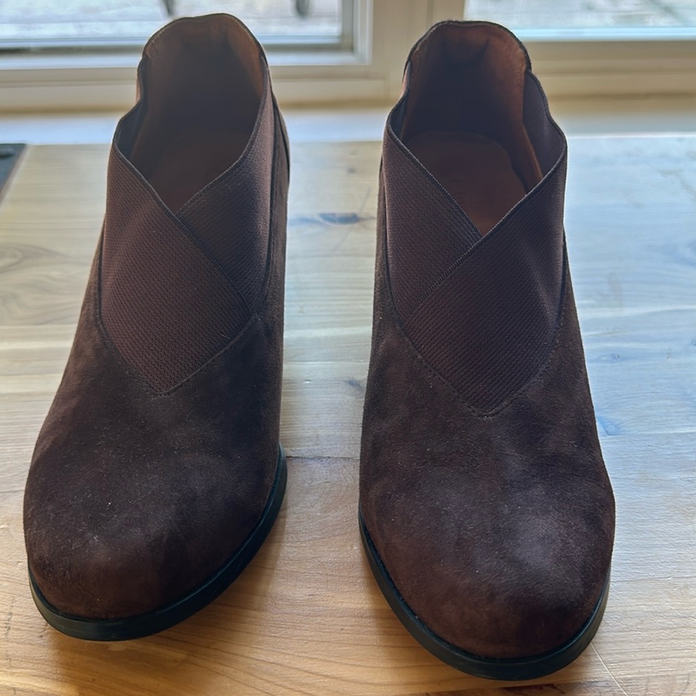 L’AmourDesPiedes - Women’s suede bootie - 7.5 - Brown